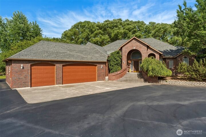 Property Photo: 1629 Wheatcrest Road WA 99362