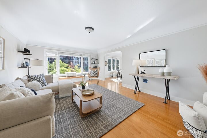 Property Photo:  2205  Bigelow Avenue N 5  WA 98109 