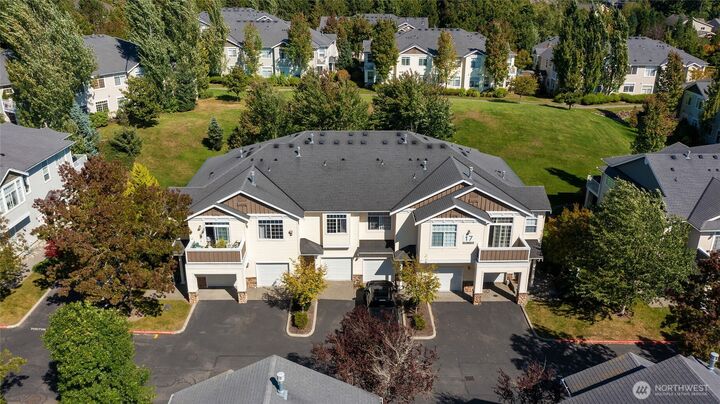 Property Photo: 1855 Trossachs Boulevard SE 1703 WA 98075