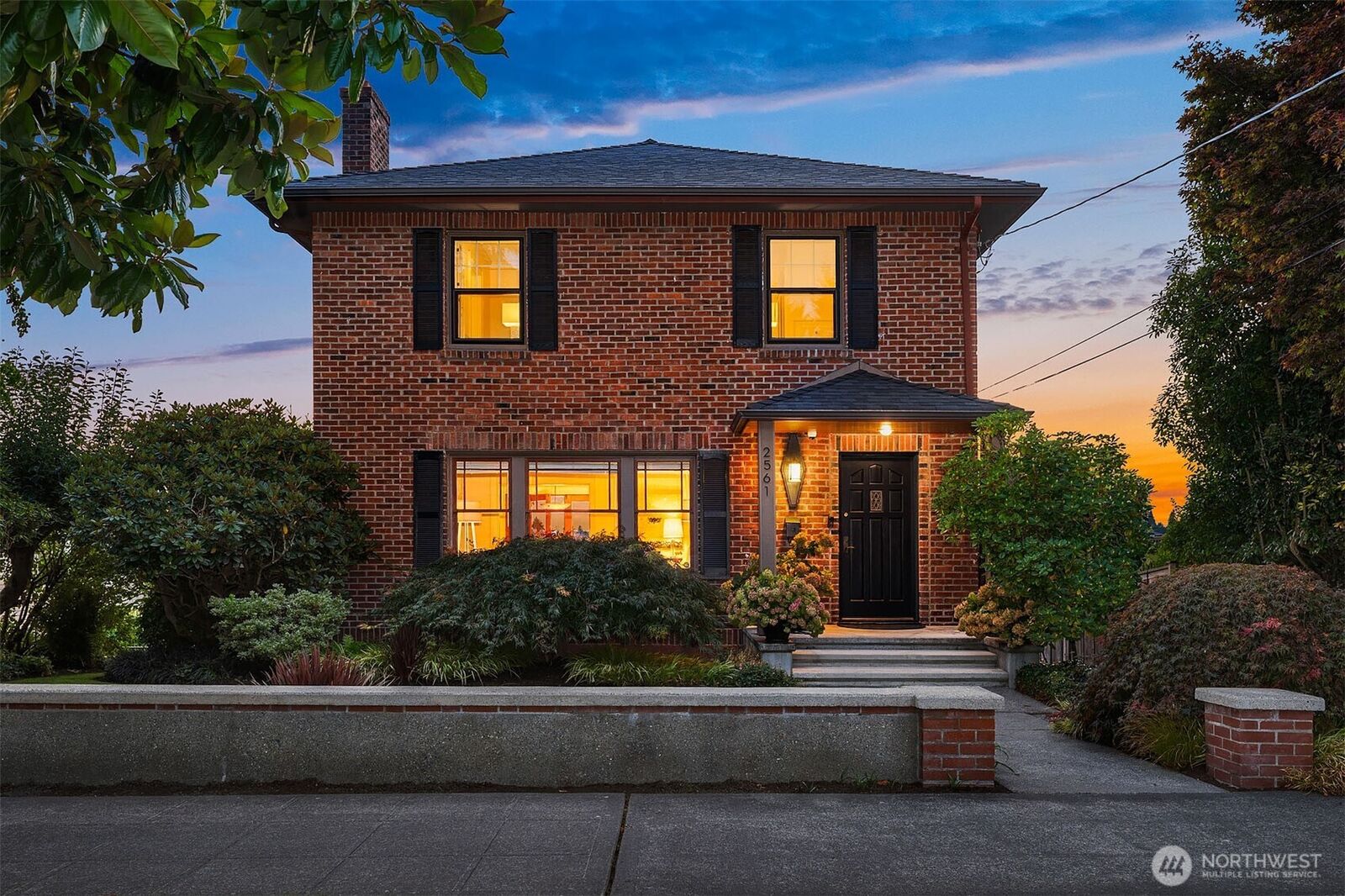 Property Photo:  2561  28th Avenue W  WA 98199 