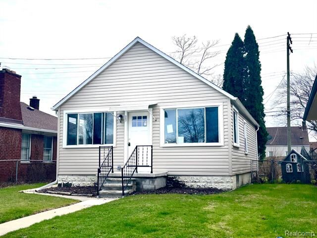 Property Photo: 557 White Avenue MI 48146