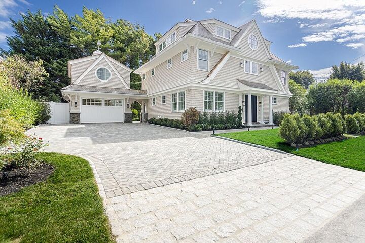 84 Coggeshall Avenue  Newport RI 02840 photo