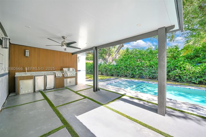 Property Photo: 11102 NE 9th Ct FL 33161