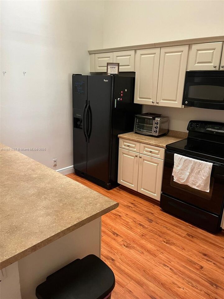 Property Photo:  7652 S Pinewalk Dr S 139  FL 33063 