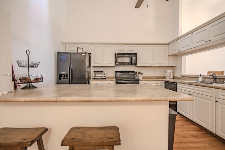 Property Photo:  7652 S Pinewalk Dr S 139  FL 33063 