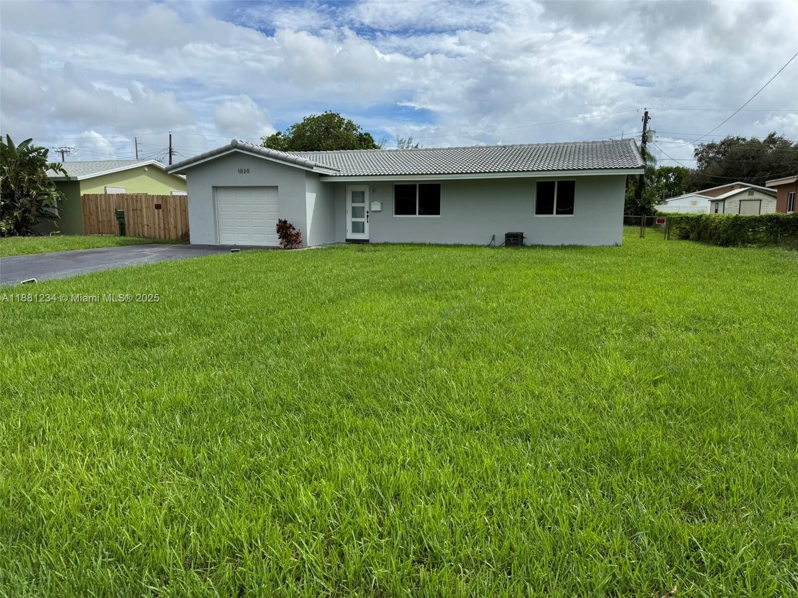 Property Photo: 1020 NW 45th Ct FL 33309