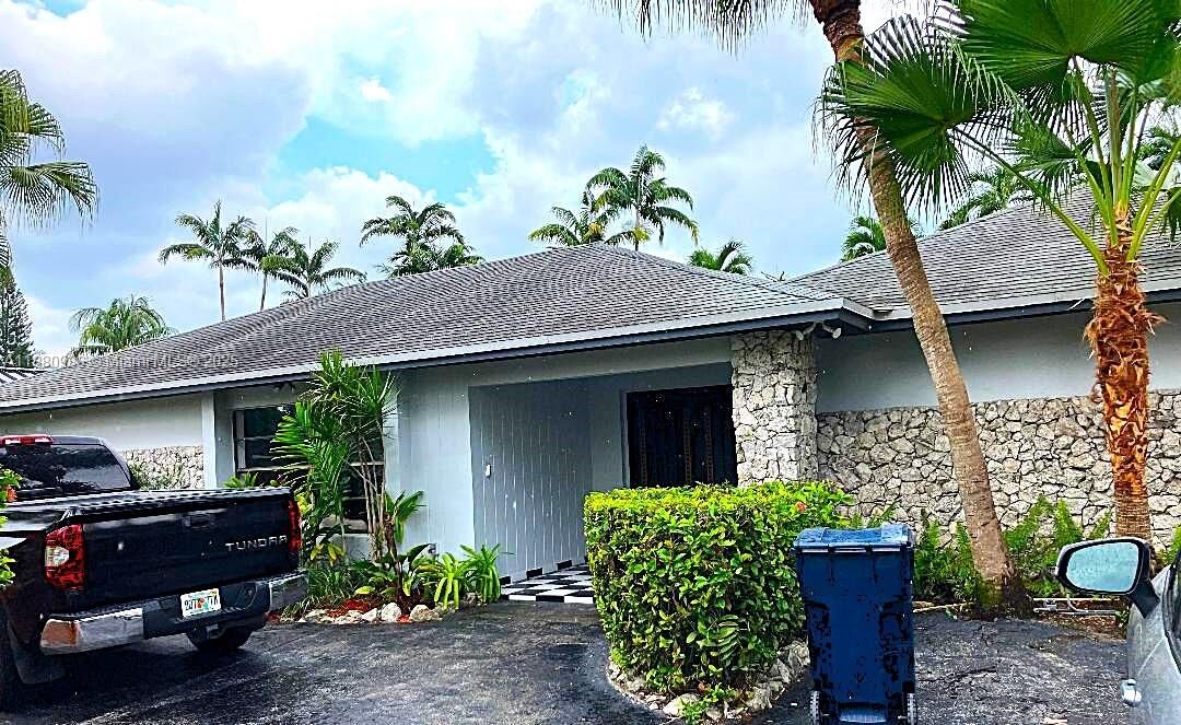 Property Photo:  11480 SW 98th St  FL 33176 
