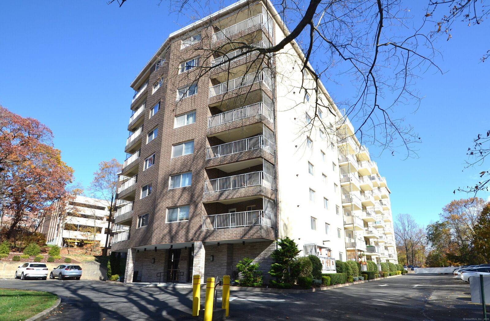 Property Photo:  3900 Park Avenue 6R  CT 06604 