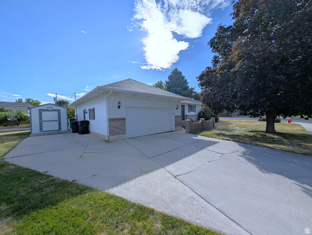 Property Photo: 1110 E 1025 S UT 84660