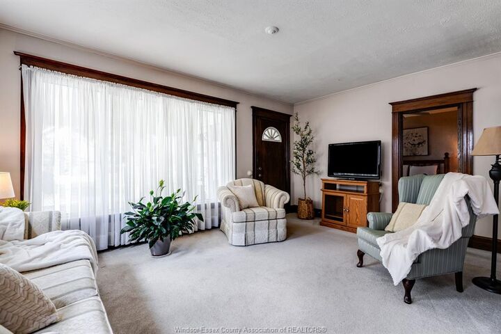 Property Photo:  48 Orange St  ON N8H 1P7 