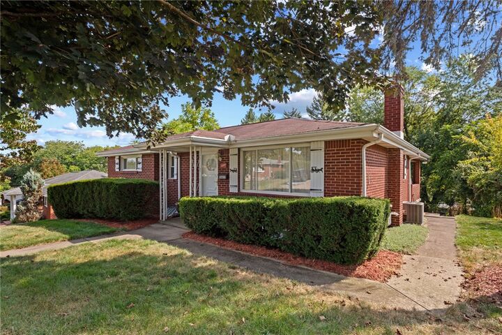 10802 Airview Dr  North Huntingdon PA 15642 photo