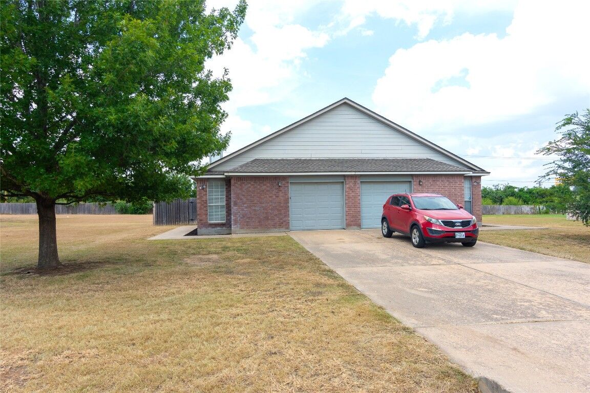 Property Photo: 203 Axis Deer Trail TX 78634