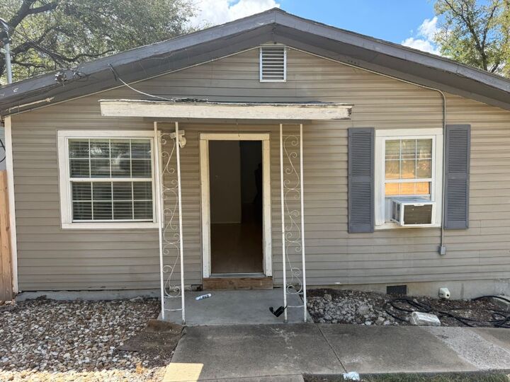 Property Photo:  1300 Delano Street  TX 78721 
