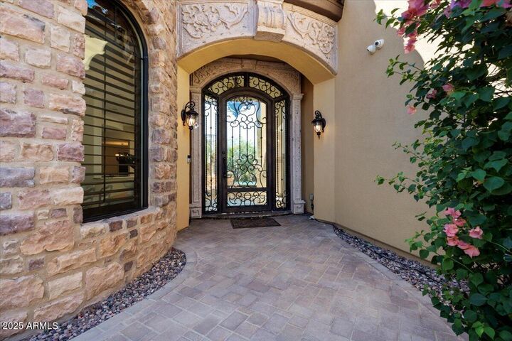 Property Photo: 4037 N Pinnacle Hills Circle AZ 85207