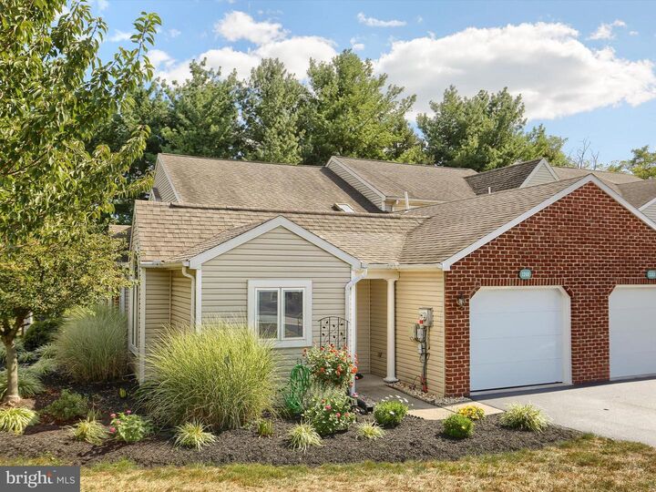 Property Photo:  1240 Summitview Court  PA 17070 