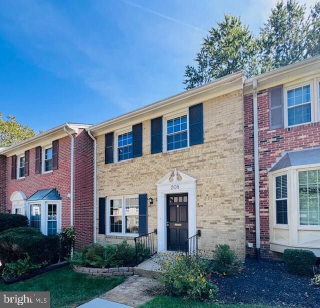 Property Photo:  208 Commons Drive NW  VA 22180 