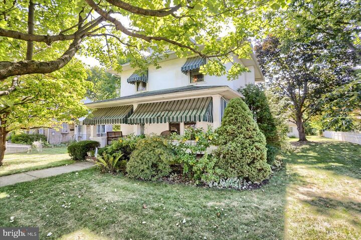 Property Photo:  631 N Lincoln Street  PA 17078 