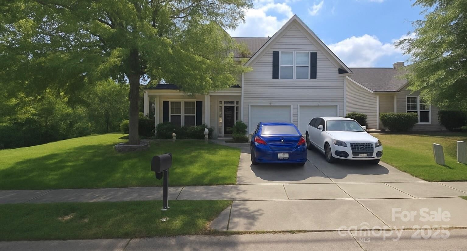 Property Photo: 13834 Riding Hill Avenue NC 28213