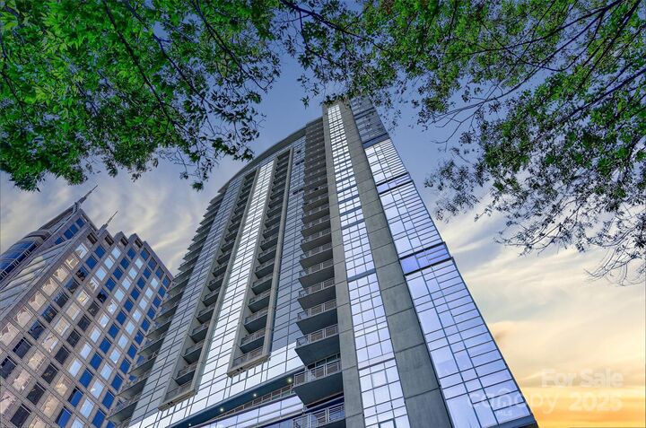 333 W Trade Street 2704  Charlotte NC 28202 photo