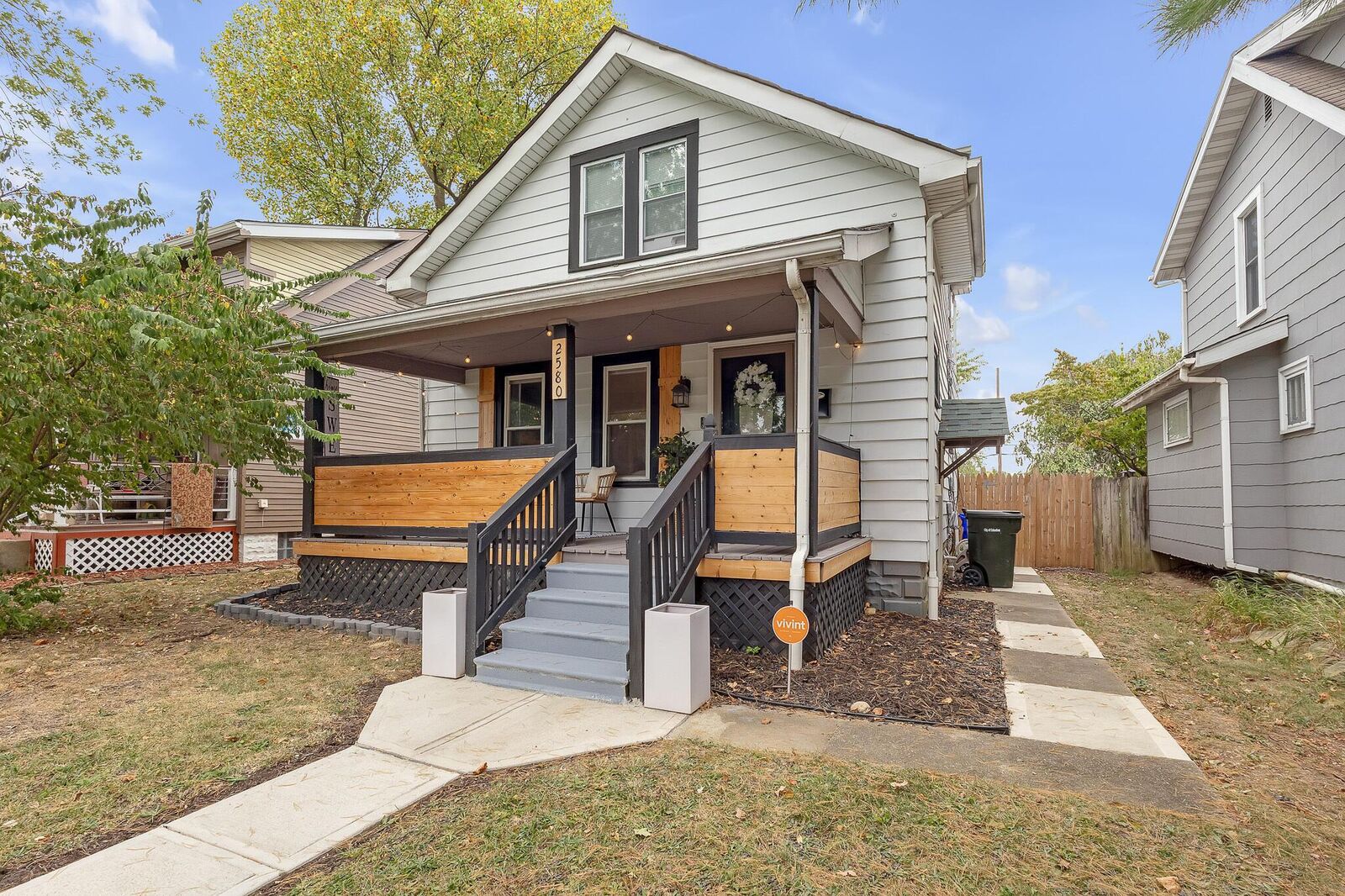 Property Photo:  2580 Eakin Road  OH 43204 