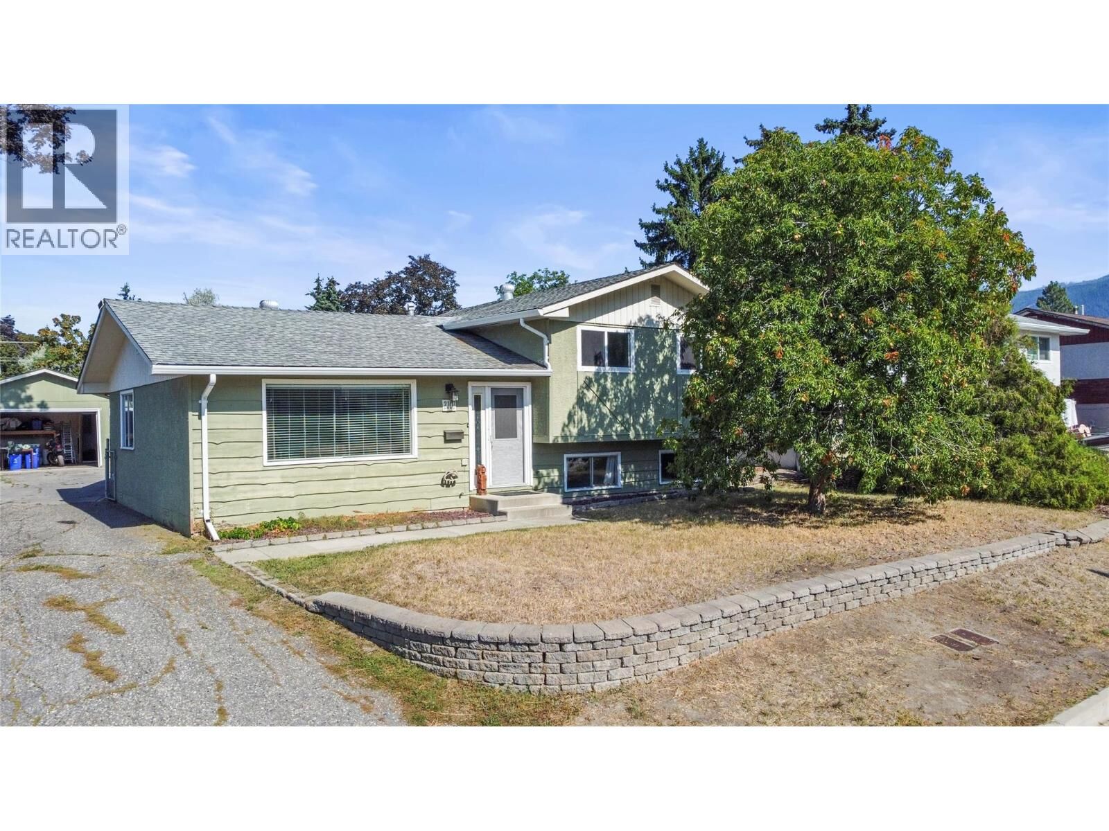 Property Photo:  2107 24 Avenue  BC V1T 1L1 