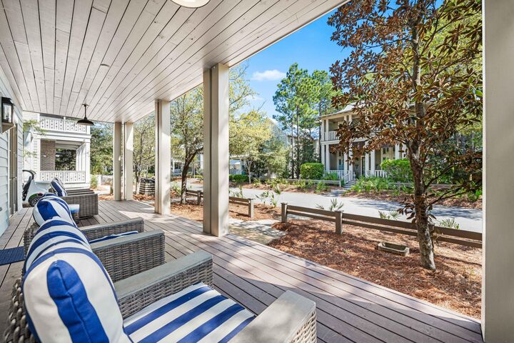 Property Photo: 114 Pine Needle Way FL 32459