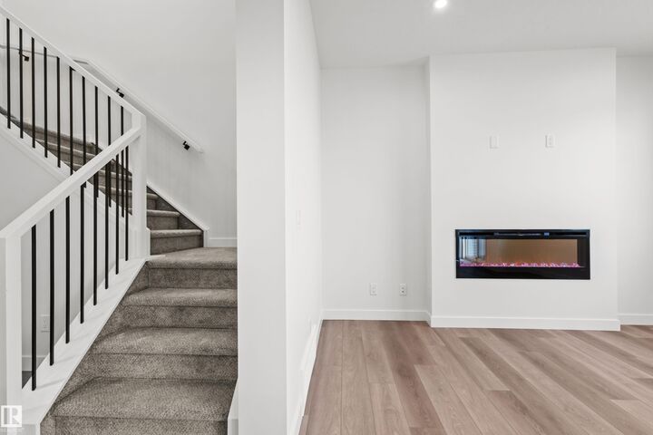 Property Photo:  2124 Muckleplum Crescent SW  AB T6X 3G9 