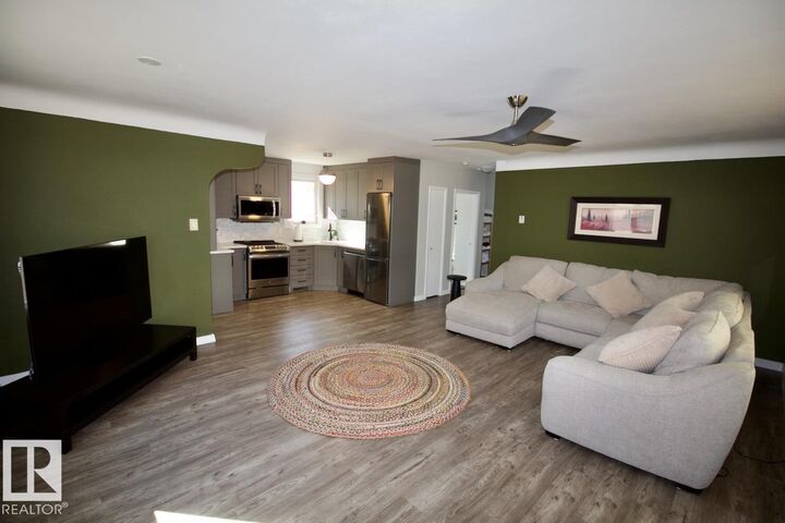 Property Photo:  10104 107 Street  AB T8L 2H8 