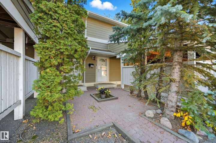 Property Photo: 7621 40 Avenue NW AB T6K 1V5