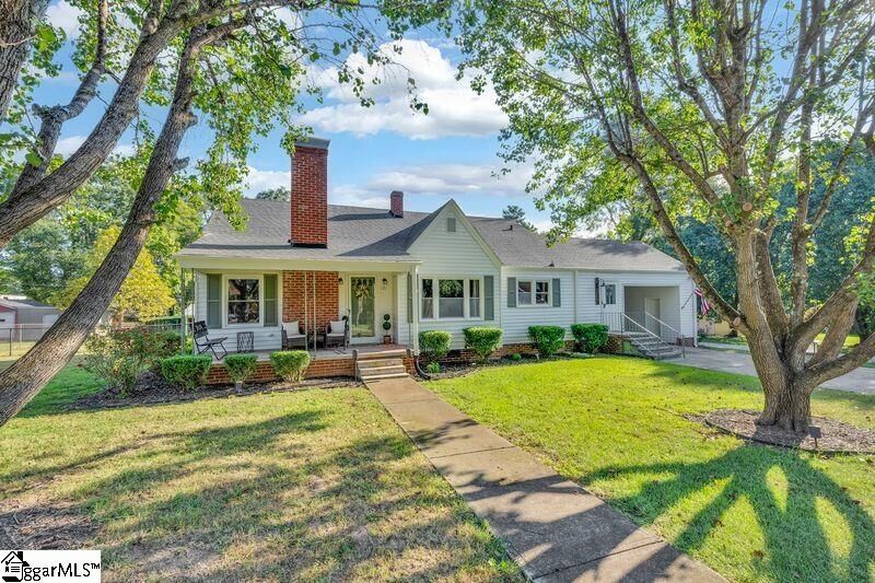 Property Photo: 121 Anderson Avenue SC 29372