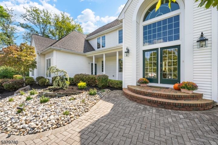 Property Photo:  3 Cobblestone Ln  NJ 07853 