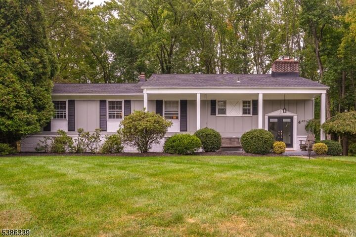 Property Photo:  4 Brandywine Ct  NJ 07076 