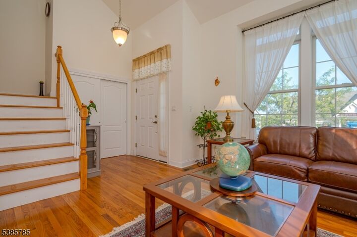 Property Photo:  8 Comstock Ln  NJ 08558 