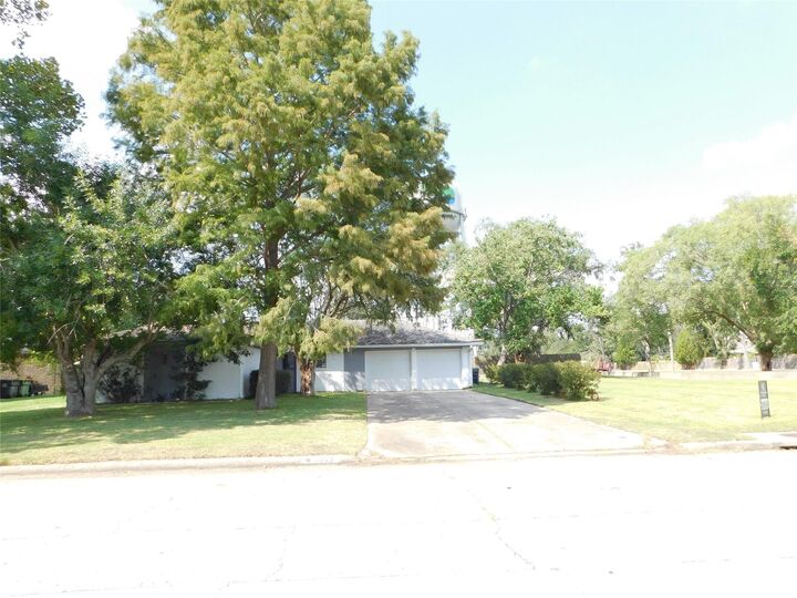 Property Photo: 5003 Apple Springs Drive TX 77584