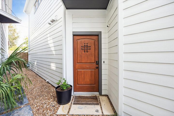 Property Photo:  1410 Asbury Street  TX 77007 
