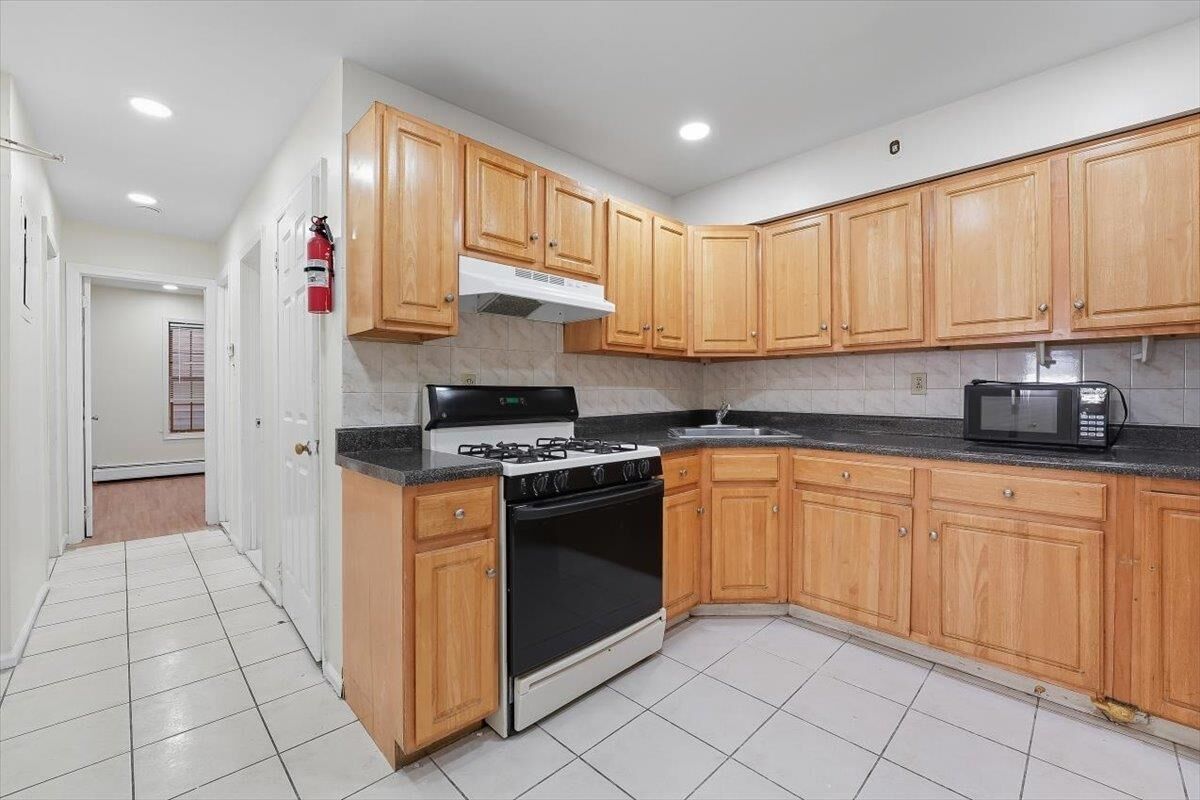 Property Photo:  56 Poplar St 1  NJ 07307