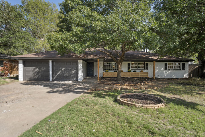 Property Photo: 6013 Oxford Avenue TX 79413