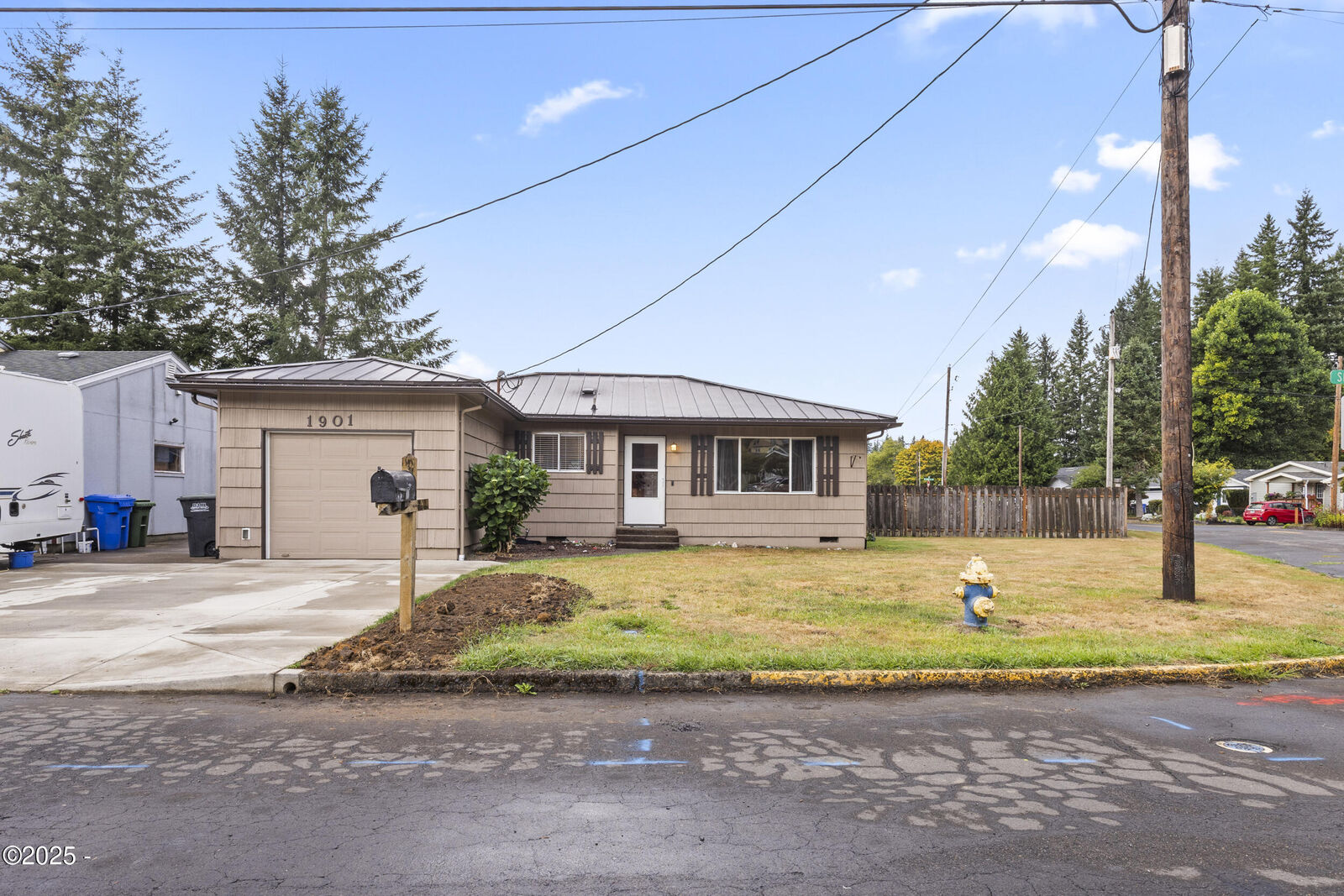 Property Photo:  1901 SE Kauri Street  OR 97391 