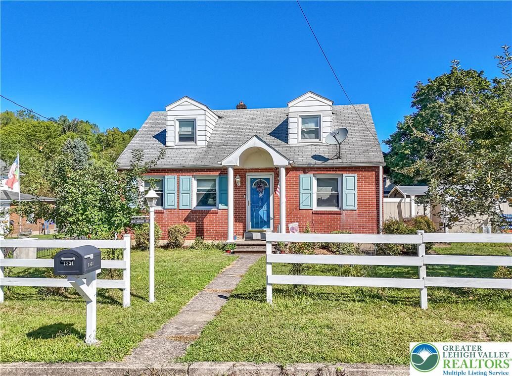Property Photo:  1831 Auburn Street  PA 18015