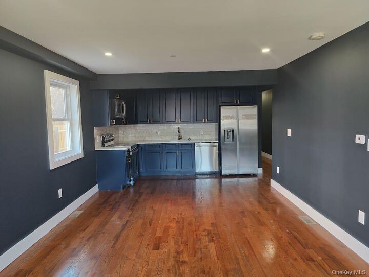 Property Photo:  416 Revere Avenue  NY 10465 