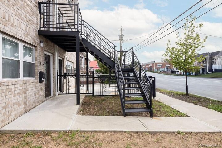 Property Photo:  416 Revere Avenue  NY 10465 
