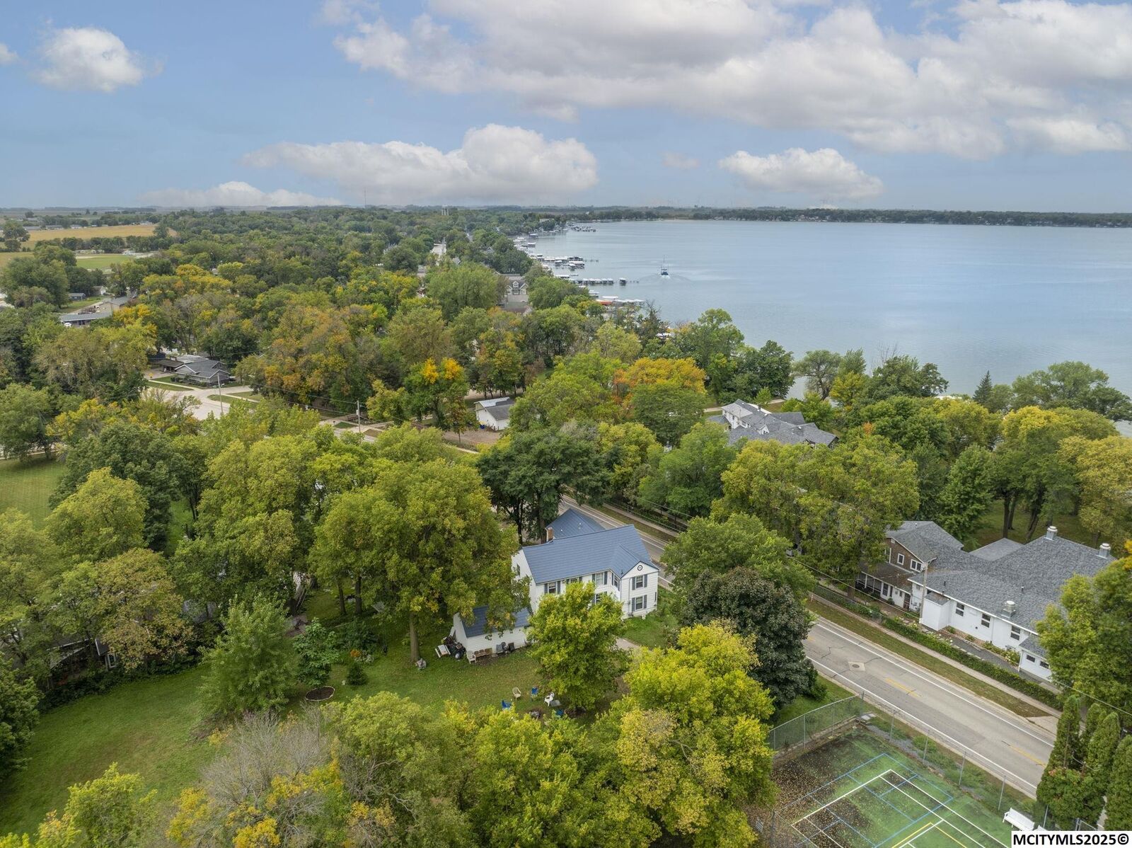 Property Photo:  1100 S Shore Dr  IA 50428