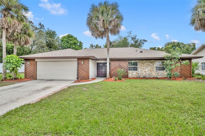 Property Photo:  335 Sandpiper Drive  FL 32707 