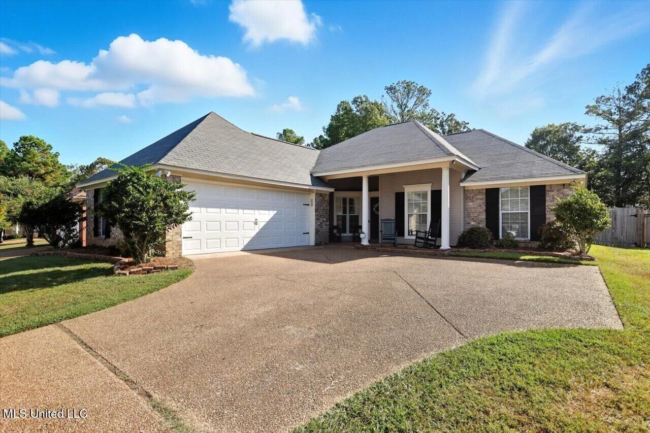 Property Photo:  402 Bedford Place  MS 39047 