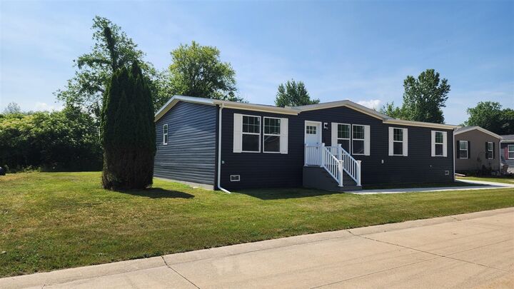 Property Photo: 1176 Maple Leaf Court MI 48813