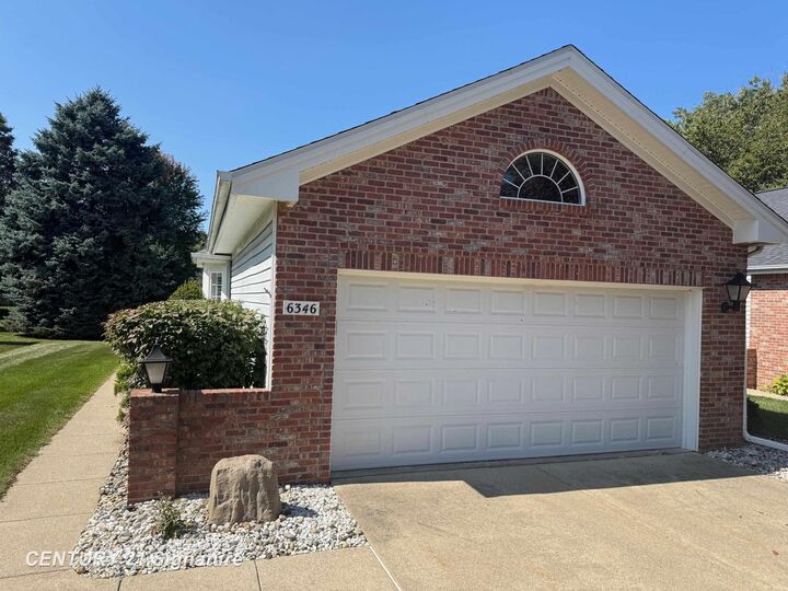 Property Photo: 6346 Squire Lake Drive Unit 33 Bldg 99 MI 48433