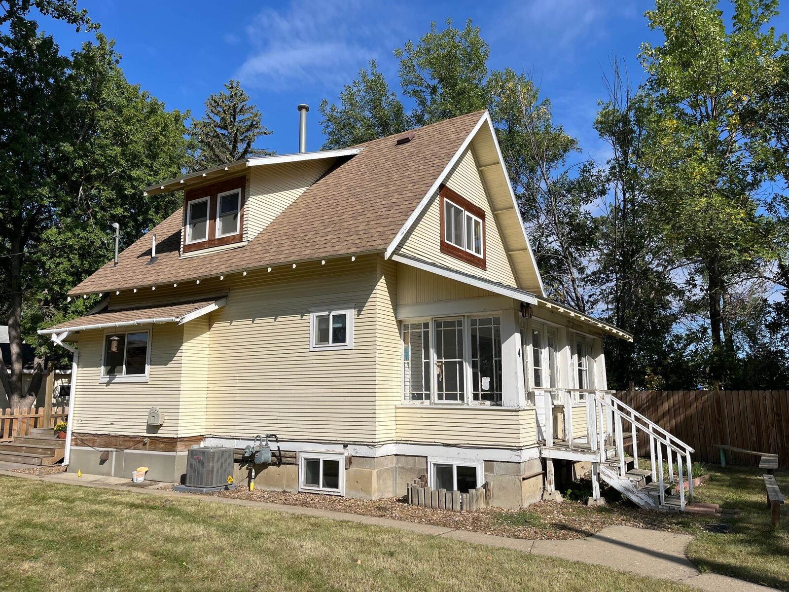 Property Photo: 4 10th St ND 58701