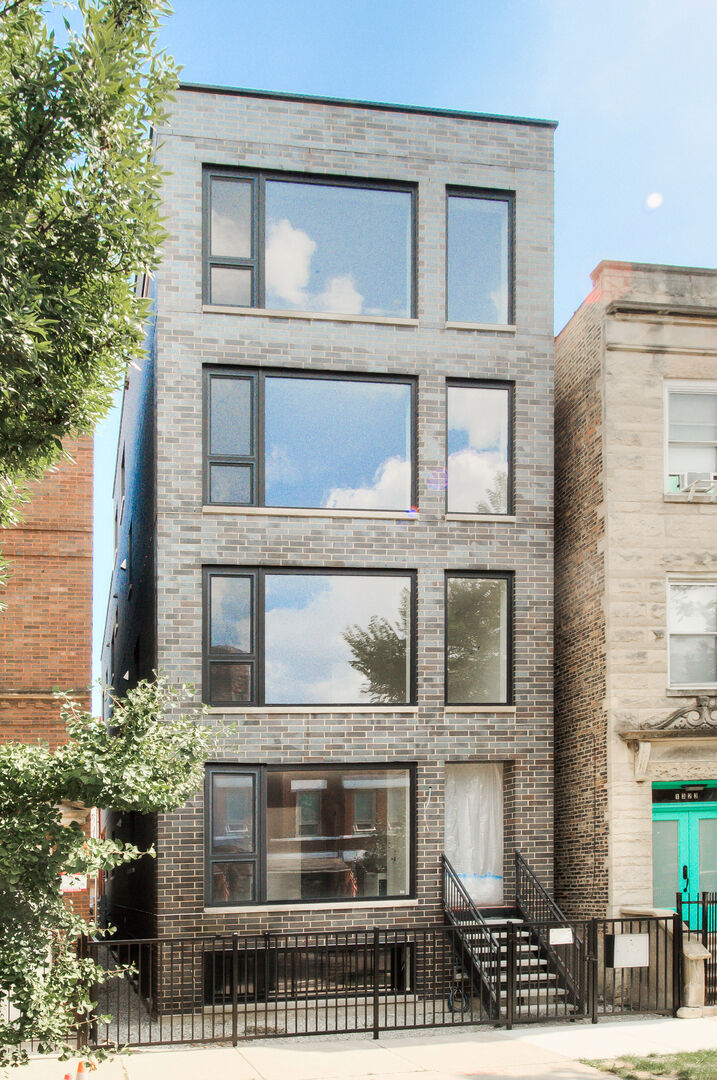 1325 N Artesian Avenue Ph  Chicago IL 60622 photo