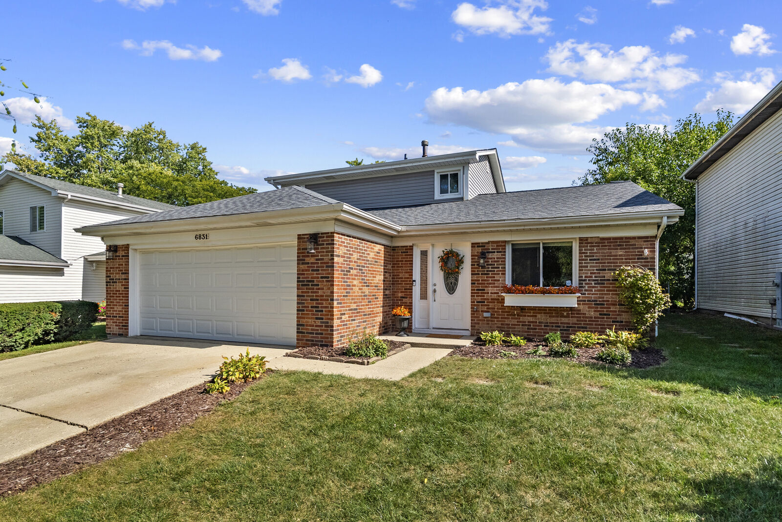 Property Photo: 6831 Dove Avenue IL 60517