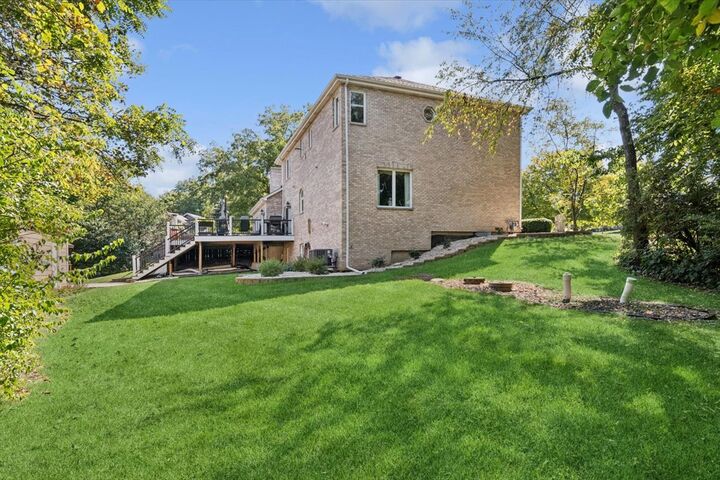 Property Photo: 7 Iroquois Court IL 60543